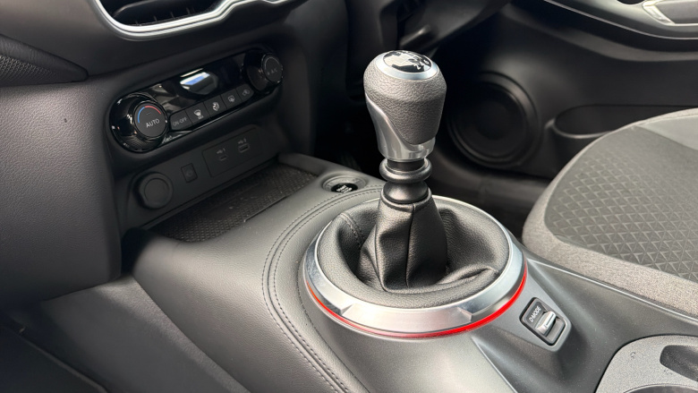 Nissan Juke 1.0 DiG-T N-Connecta 5dr Petrol Hatchback